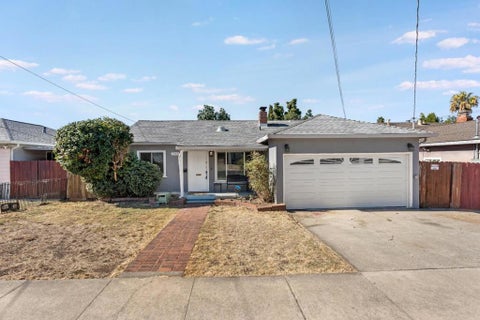 Photo of 25801 Bryn Mawr Avenue, Hayward, CA 94542 (MLS # ML82065369)
