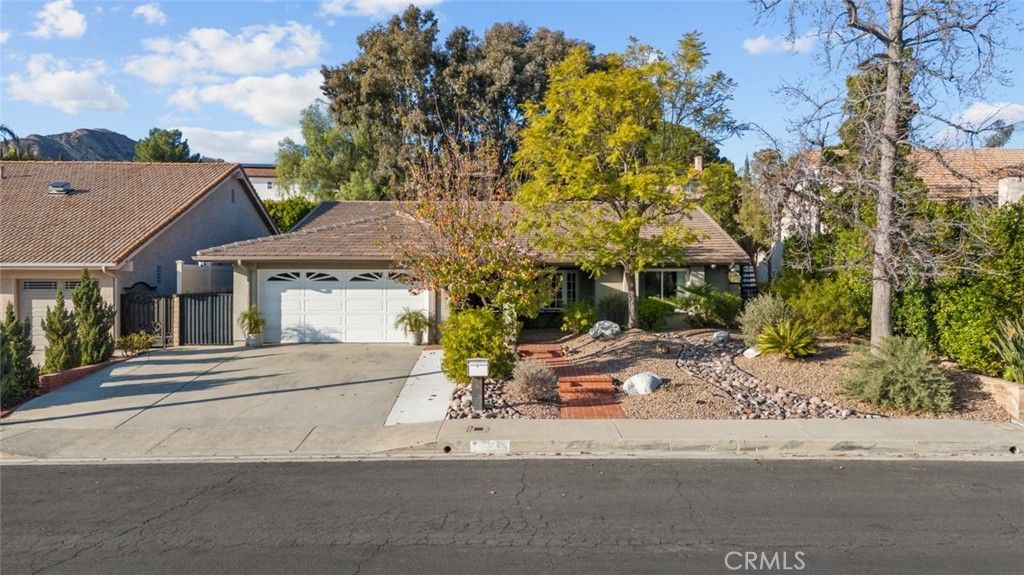 Photo of 13247 Mission Tierra Way, Granada Hills, CA 91344 (MLS # SR25115487)