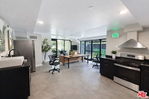 Photo of 10867 Fruitland Drive #101, Studio City, CA 91604 (MLS # 26665821)