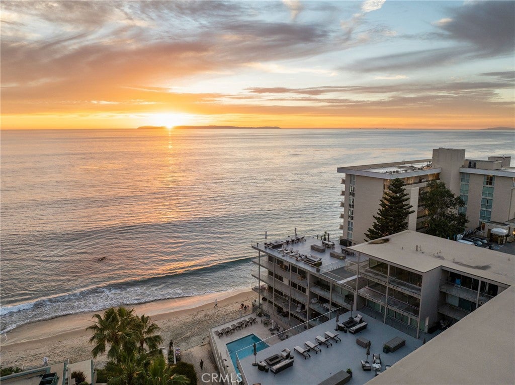1585 S Coast 47