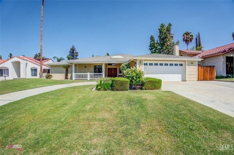 Photo of 9708 White Oak Drive #1, Bakersfield, CA 93311 (MLS # DW26219815)
