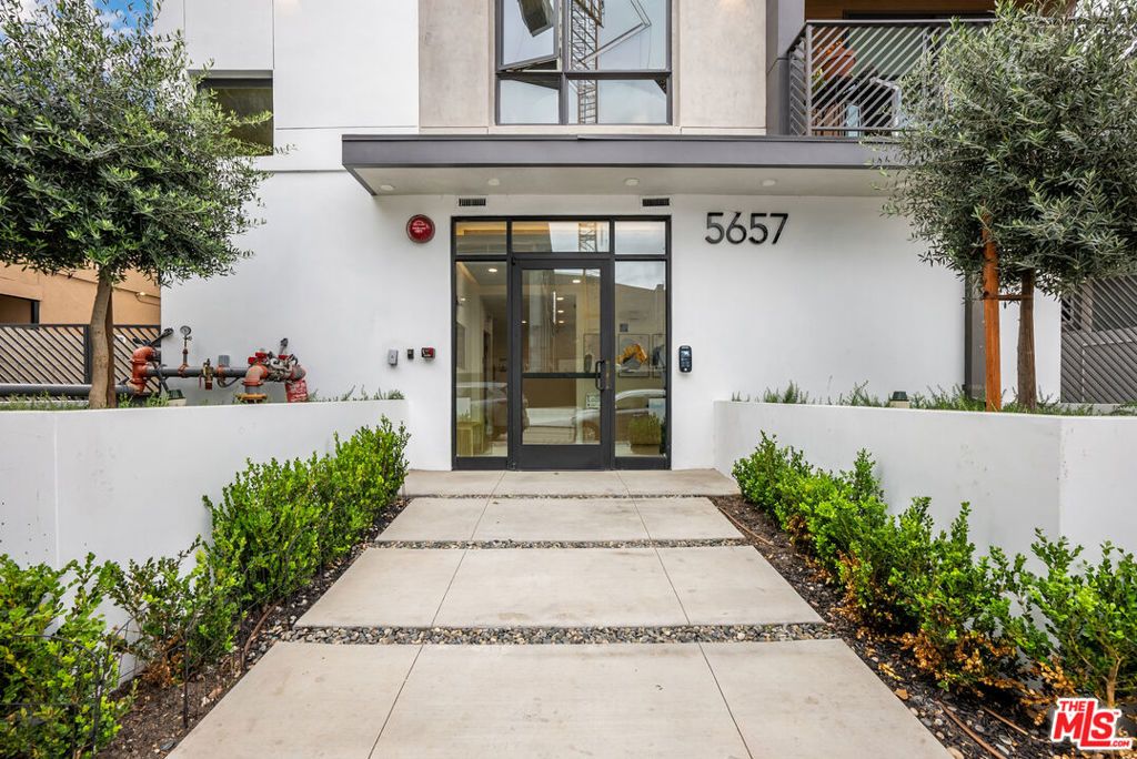 Photo of 5657 Virginia Avenue #403, Los Angeles, CA 90038 (MLS # 26651479)
