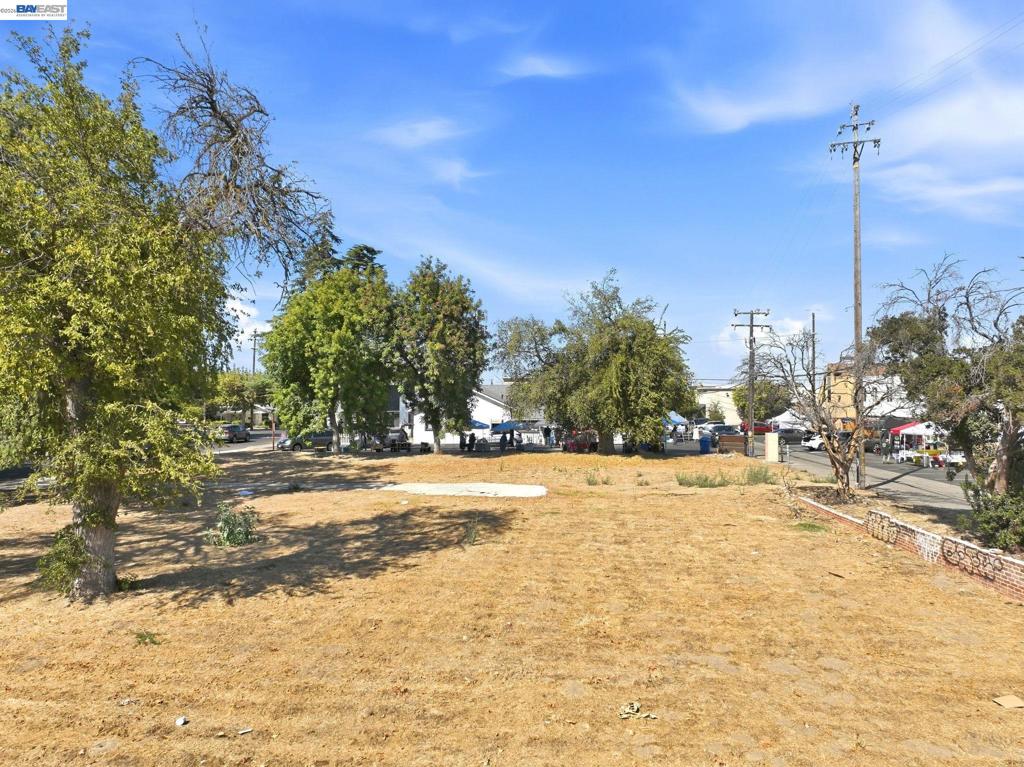 234 N Maple Ave