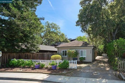 Photo of 3597 Walnut St St, Lafayette, CA 94549 (MLS # 41121863)