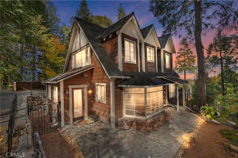 Photo of 329 Summit Road, Lake Arrowhead, CA 92352 (MLS # IG25270154)