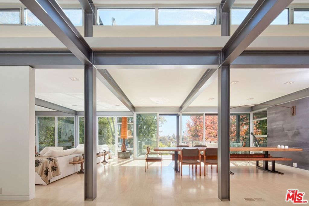 Photo of 15960 Alcima Avenue, Pacific Palisades, CA 90272 (MLS # 26651111)