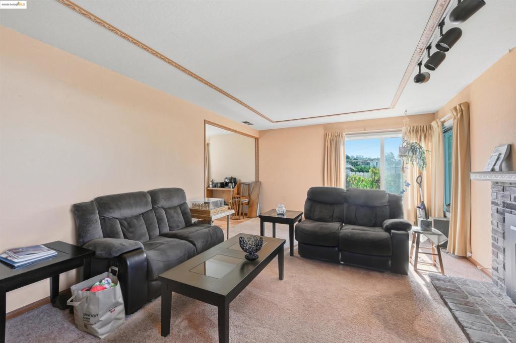 E RICHMOND HGTS - Residential
