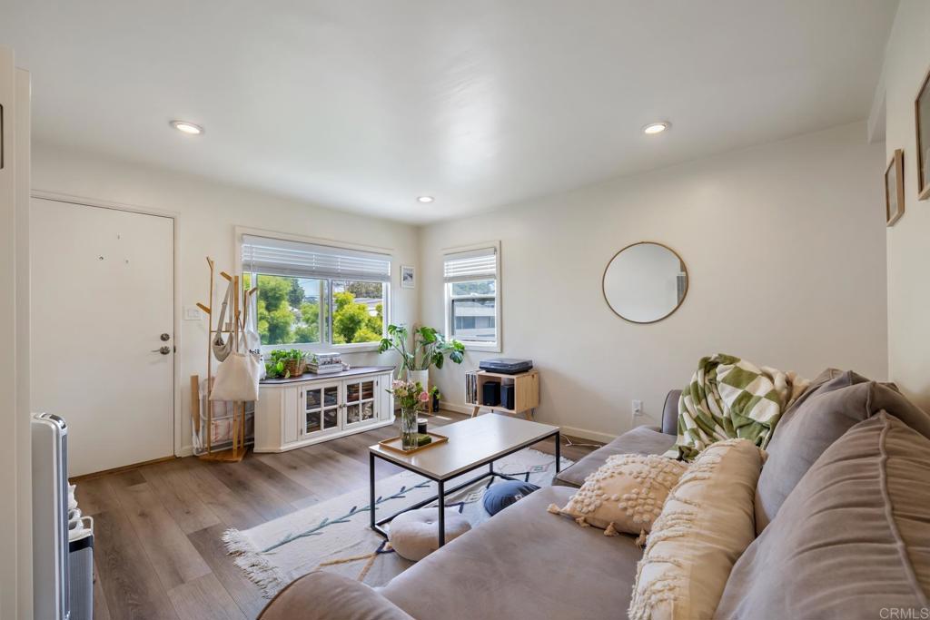 1027 33 3Rd Street