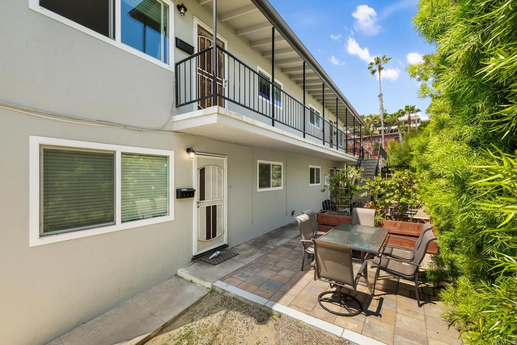 1027 33 3Rd Street