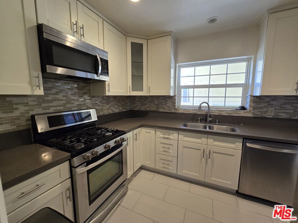 2944 Mayfield Avenue