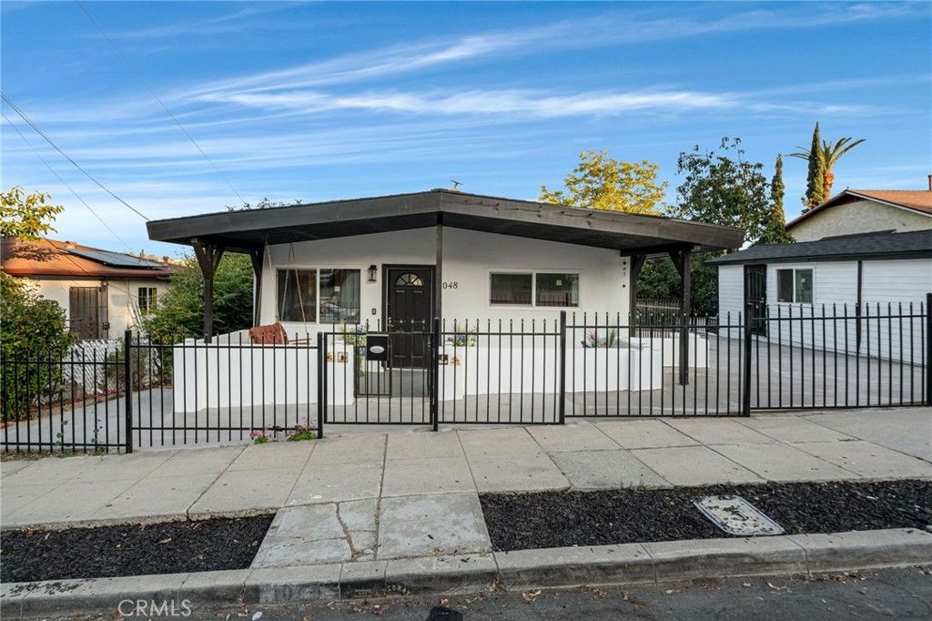 Photo of 1048 Dexter Street, Los Angeles, CA 90042 (MLS # AR25151483)