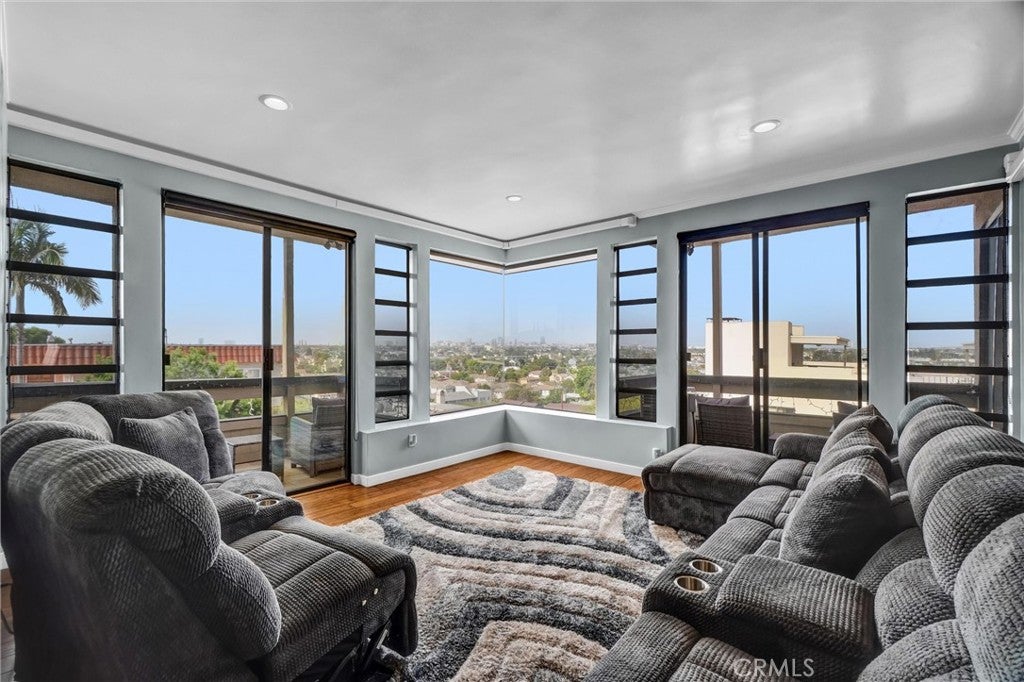 2575 E 19th Street 36