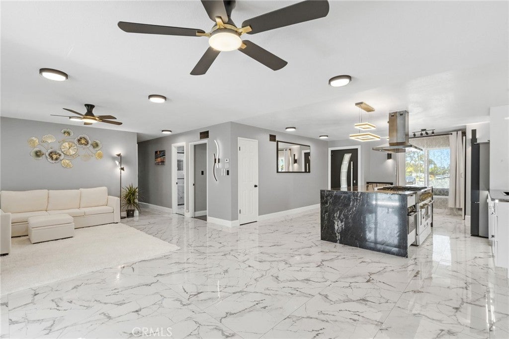 16842 16846 Lucia Lane