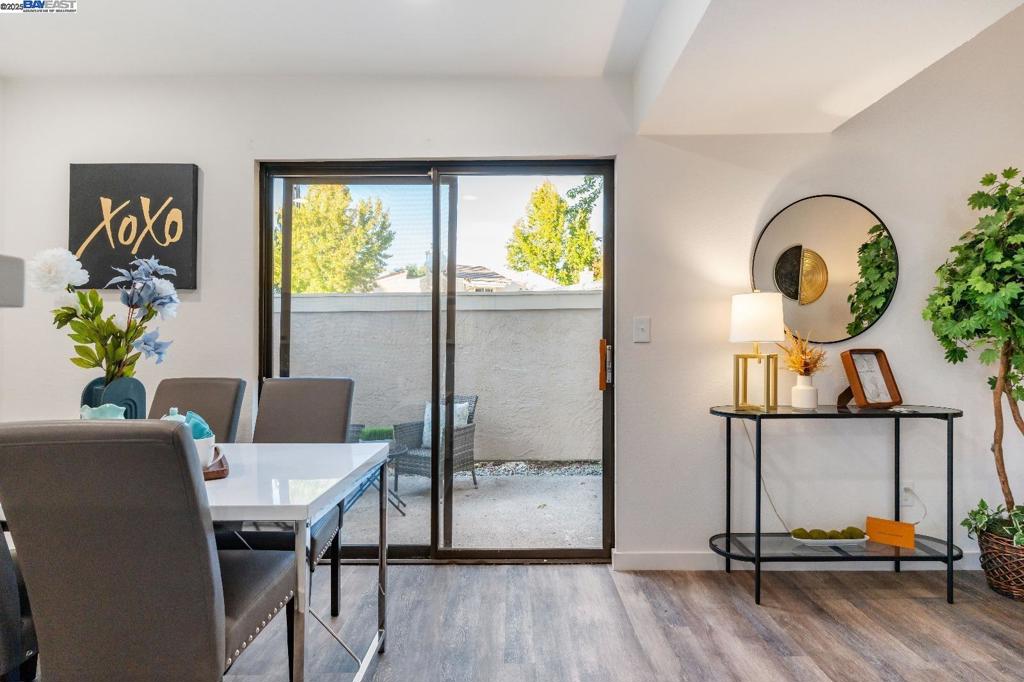 OAK TREE VILLAS - Residential