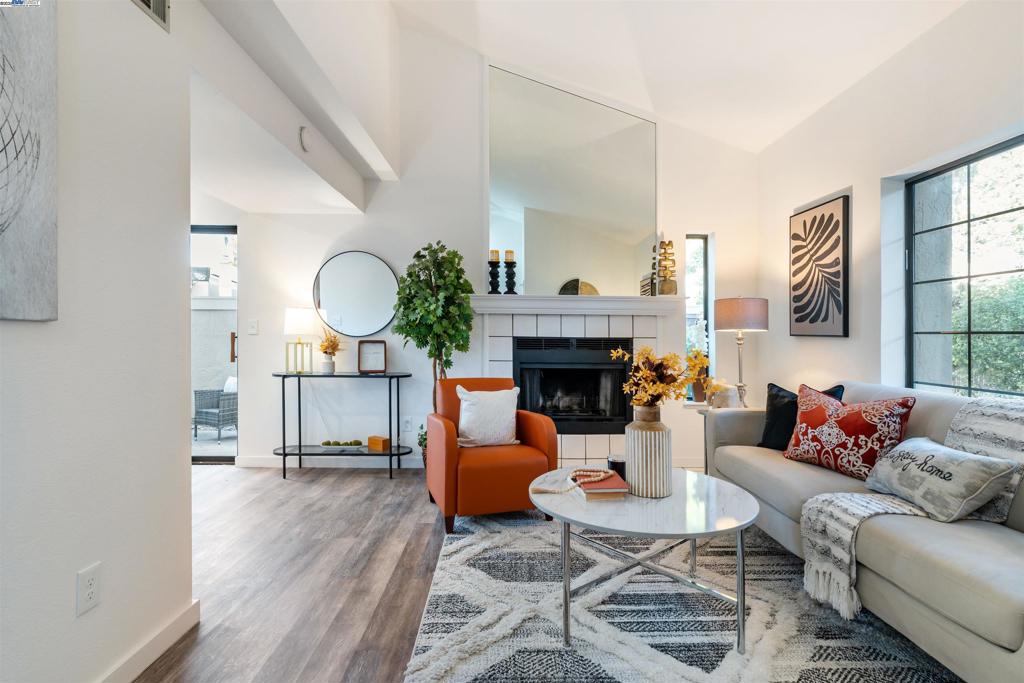 OAK TREE VILLAS - Residential