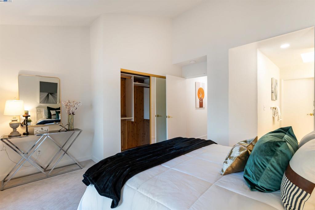 OAK TREE VILLAS - Residential