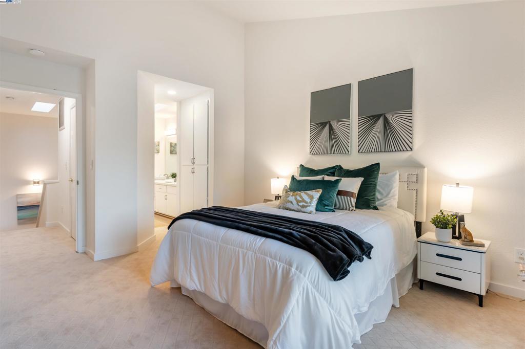 OAK TREE VILLAS - Residential