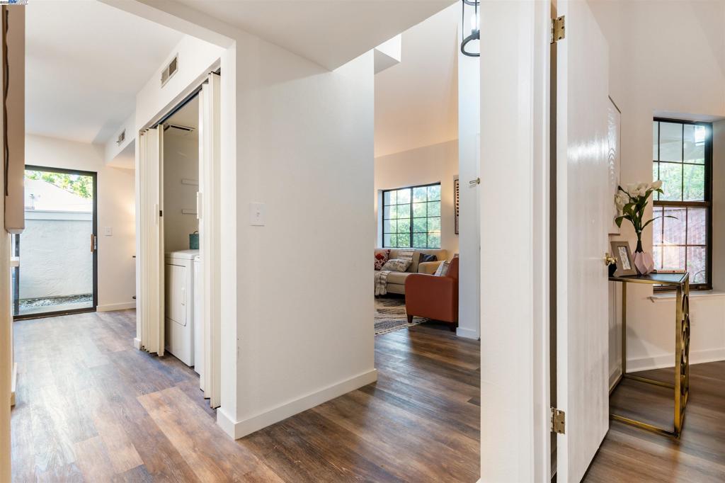 OAK TREE VILLAS - Residential