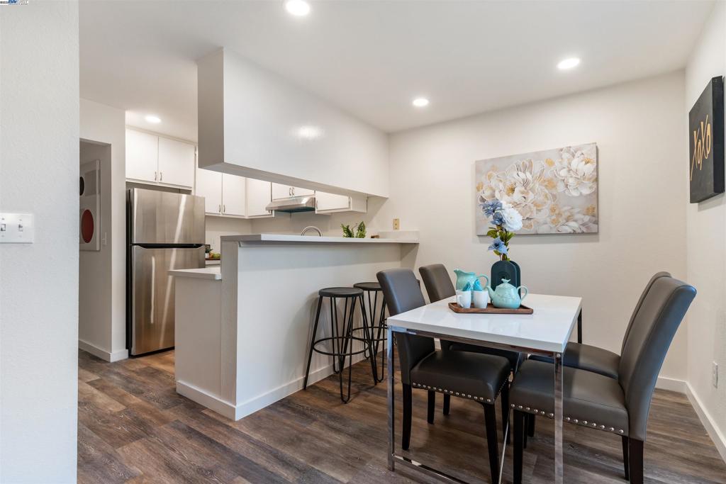 OAK TREE VILLAS - Residential