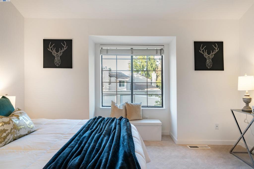 OAK TREE VILLAS - Residential