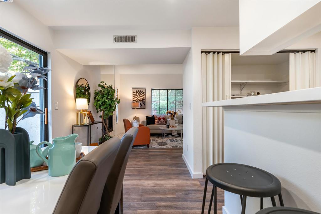 OAK TREE VILLAS - Residential