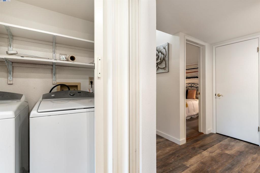 OAK TREE VILLAS - Residential