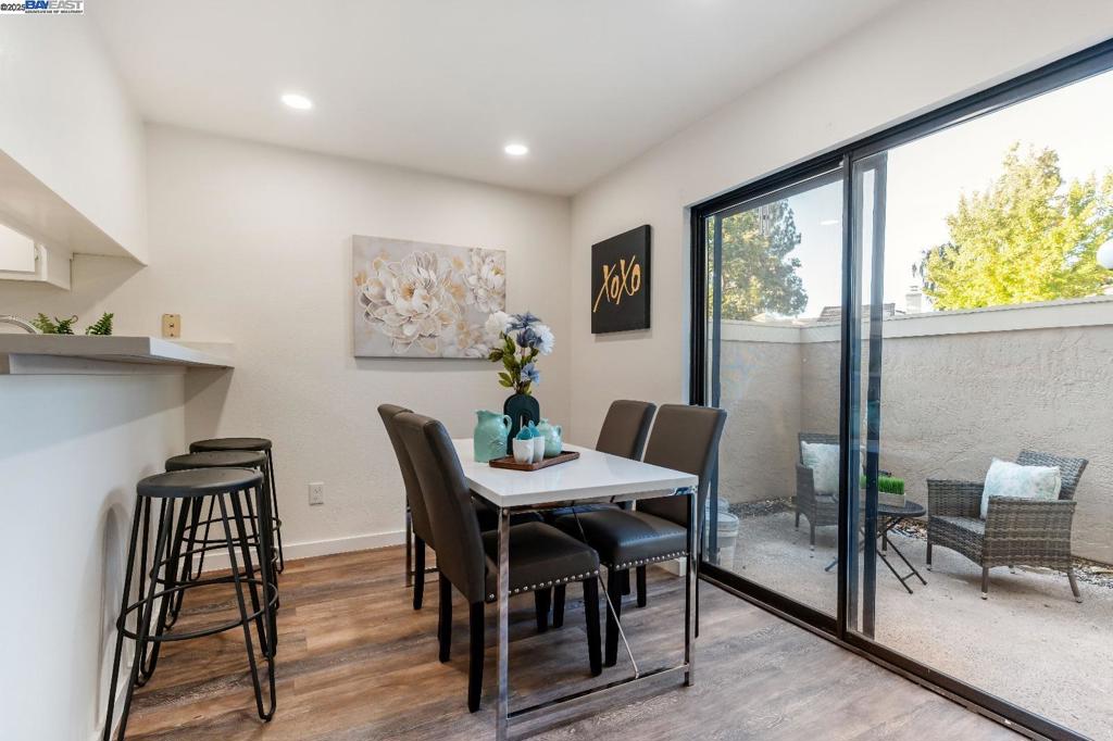 OAK TREE VILLAS - Residential