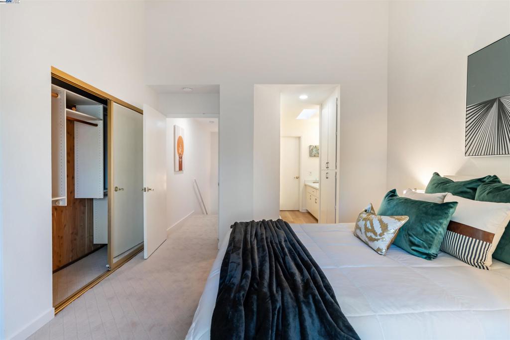 OAK TREE VILLAS - Residential