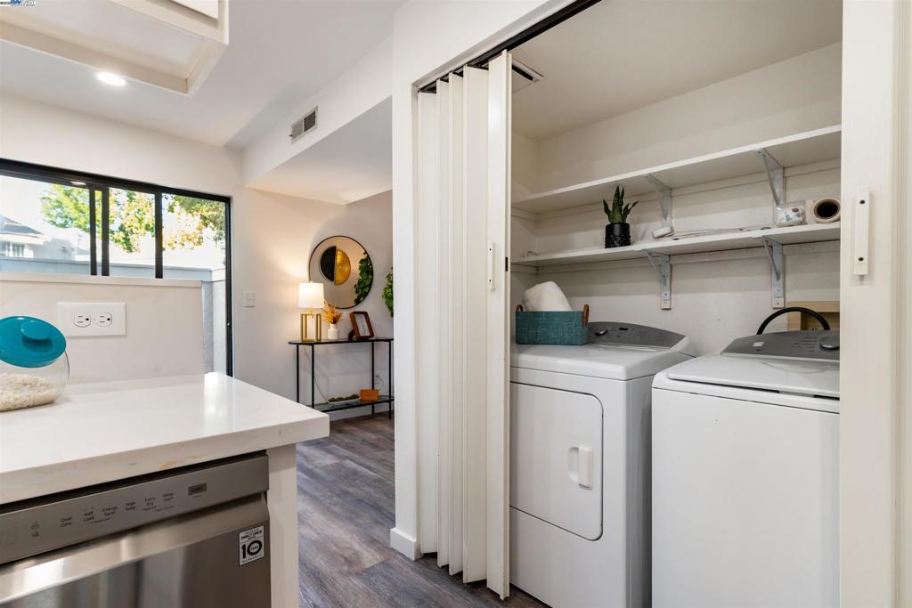 OAK TREE VILLAS - Residential