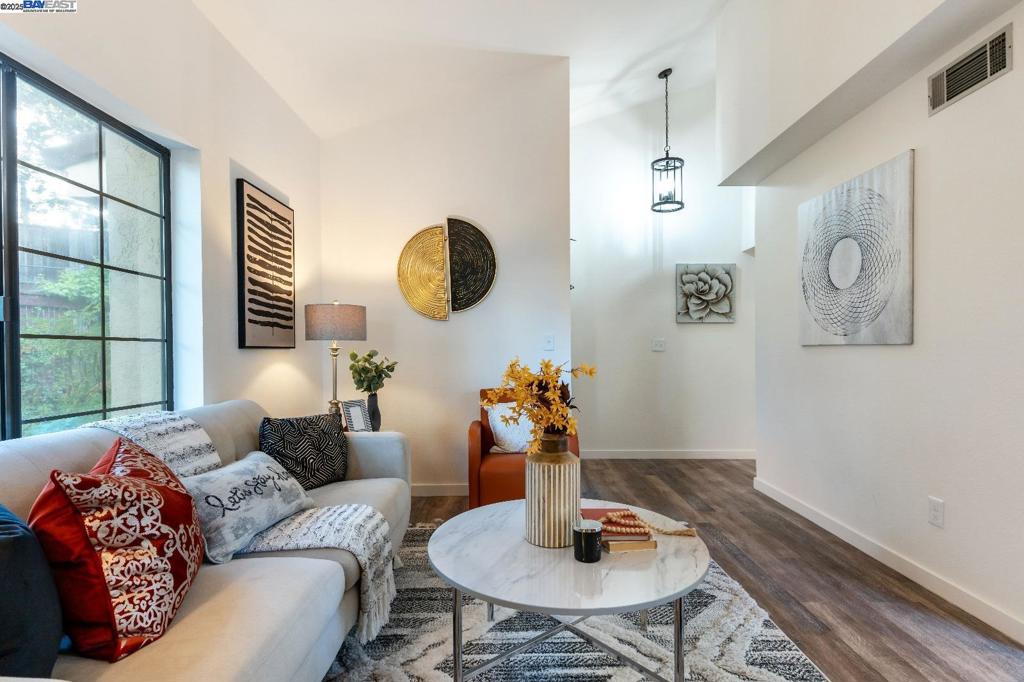OAK TREE VILLAS - Residential