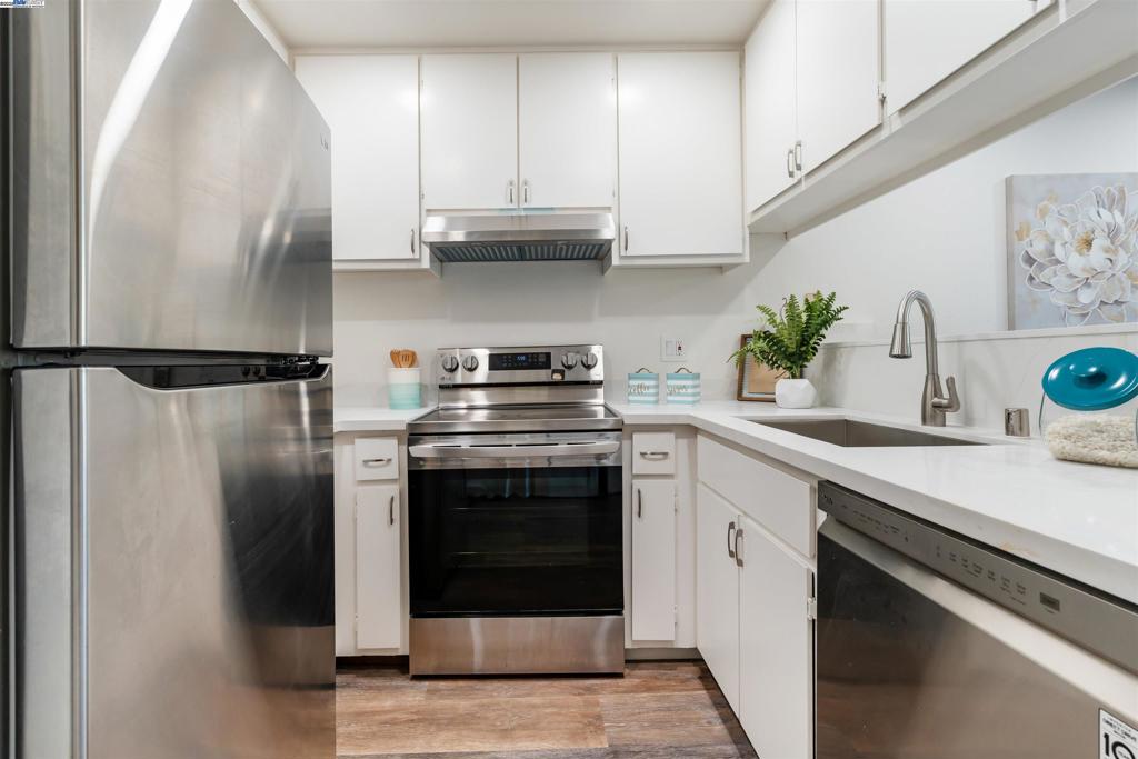 OAK TREE VILLAS - Residential