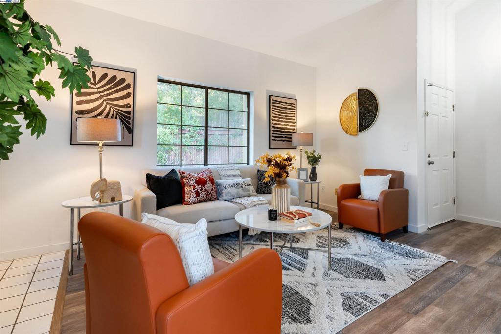 OAK TREE VILLAS - Residential
