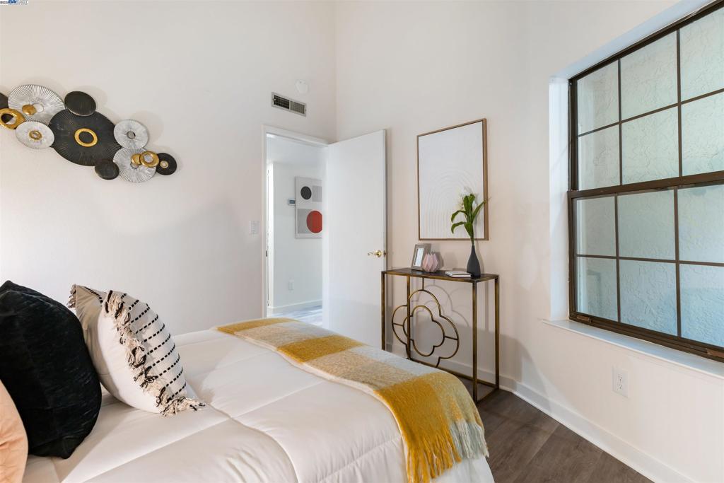 OAK TREE VILLAS - Residential