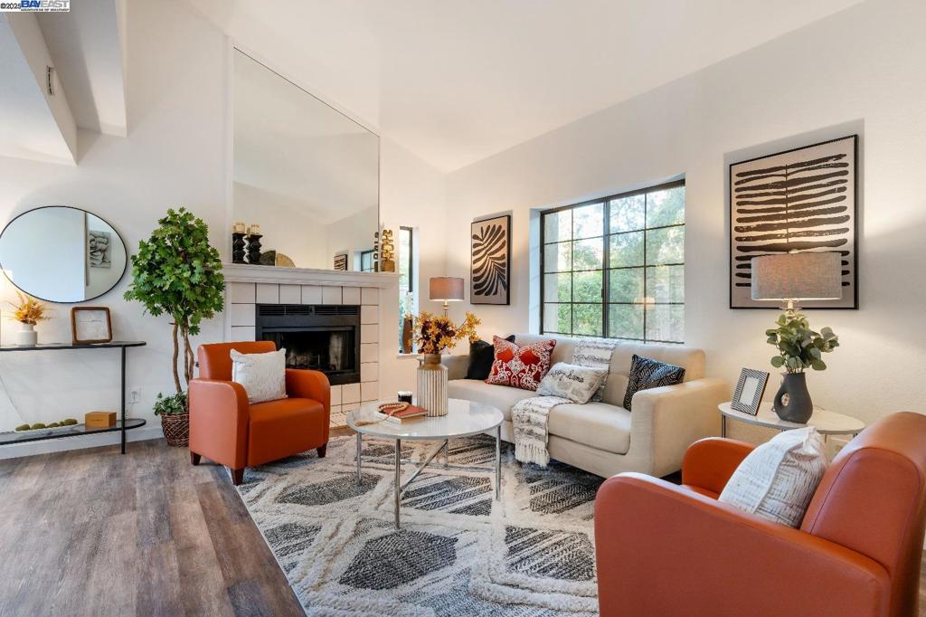 OAK TREE VILLAS - Residential