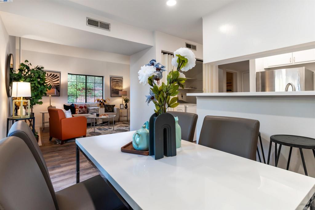 OAK TREE VILLAS - Residential