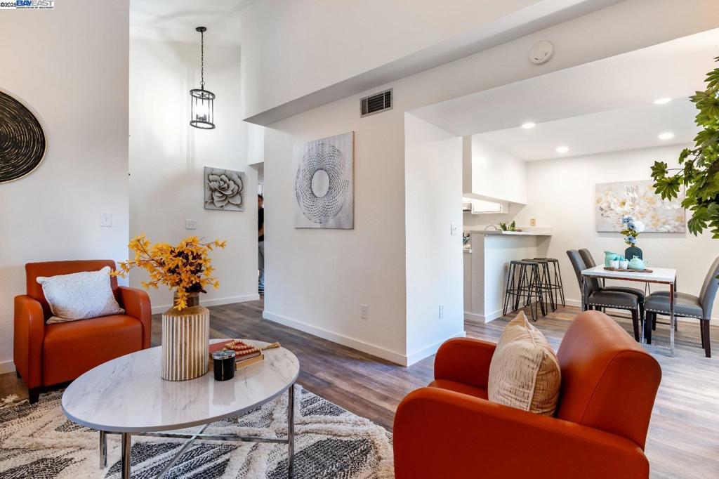OAK TREE VILLAS - Residential