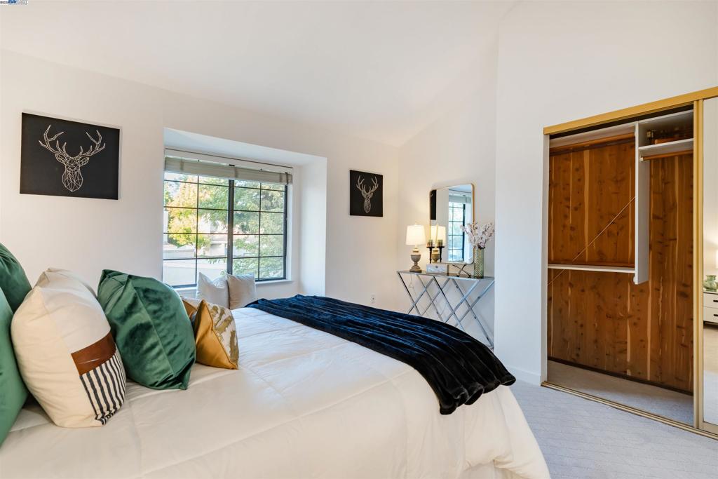 OAK TREE VILLAS - Residential