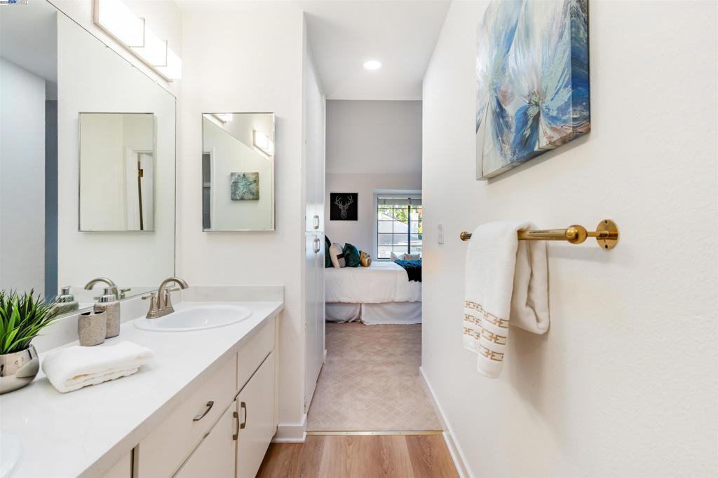 OAK TREE VILLAS - Residential