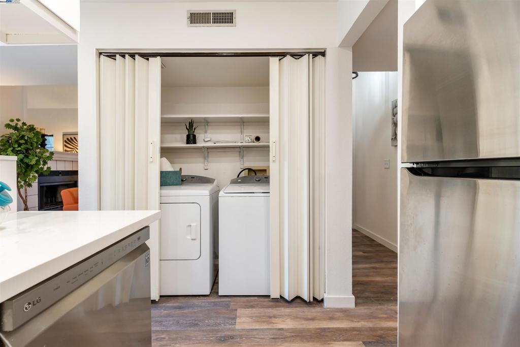 OAK TREE VILLAS - Residential