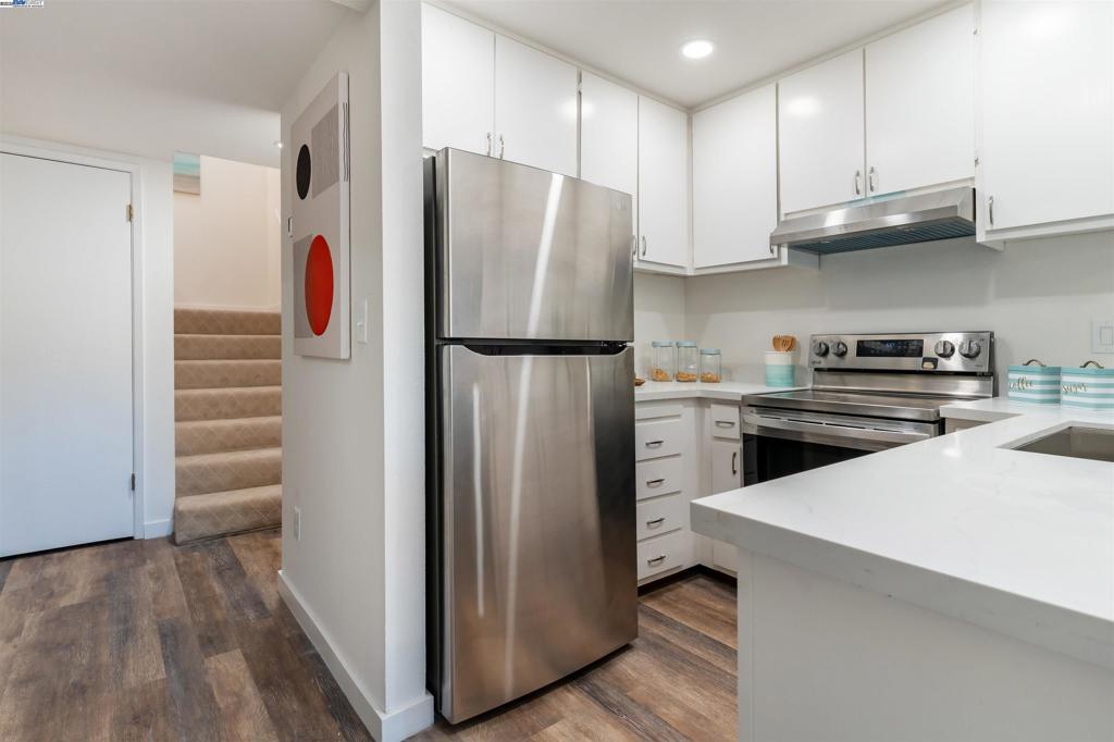 OAK TREE VILLAS - Residential
