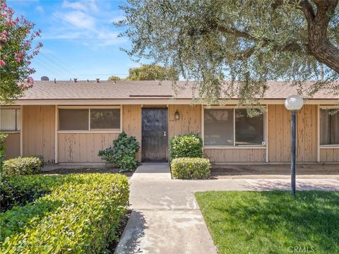 Photo of 3725 N Fruit Avenue #B, Fresno, CA 93705 (MLS # FR25237161) Photo of 3725 N Fruit Avenue #B, Fresno, CA 93705 (MLS # FR25237161)