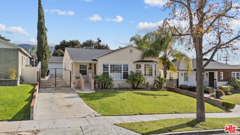 Photo of 2640 N Keystone Street, Burbank, CA 91504 (MLS # 26633881)
