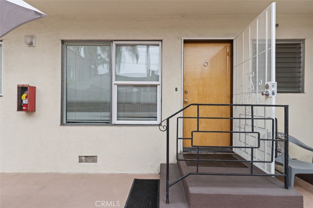 1015 E Ocean Boulevard 6