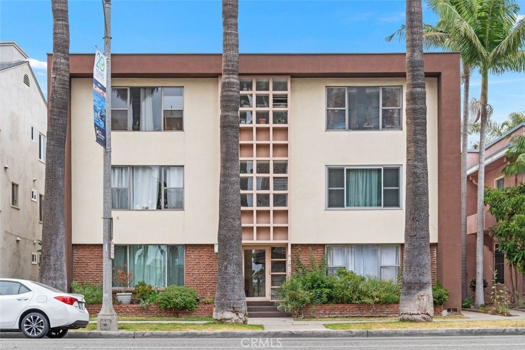 Charming 1BR Condo in Alamitos Beach – Steps to the Sand!
Welcome to your new home in the heart of Alamitos Beach! This 1-bedroom, 1-bath condo is ideally located just across Ocean Blvd with direct access to the beach and boardwalk. Enjoy walking distance to local restaurants, shops, and all that Downtown Long Beach has to offer.
Interior features include dual-pane windows, new window blinds, hardwood floors, fresh paint, and a dining area off the kitchen. The spacious bedroom offers comfort and natural light. The unit is situated in an interior location within a well-maintained complex.
Community amenities include a picnic/BBQ area, quiet common spaces, on-site coin laundry, and low HOA fees. Includes 1-car garage parking in a secure subterranean structure.
This is a fantastic opportunity to own in a prime coastal location—priced to sell!