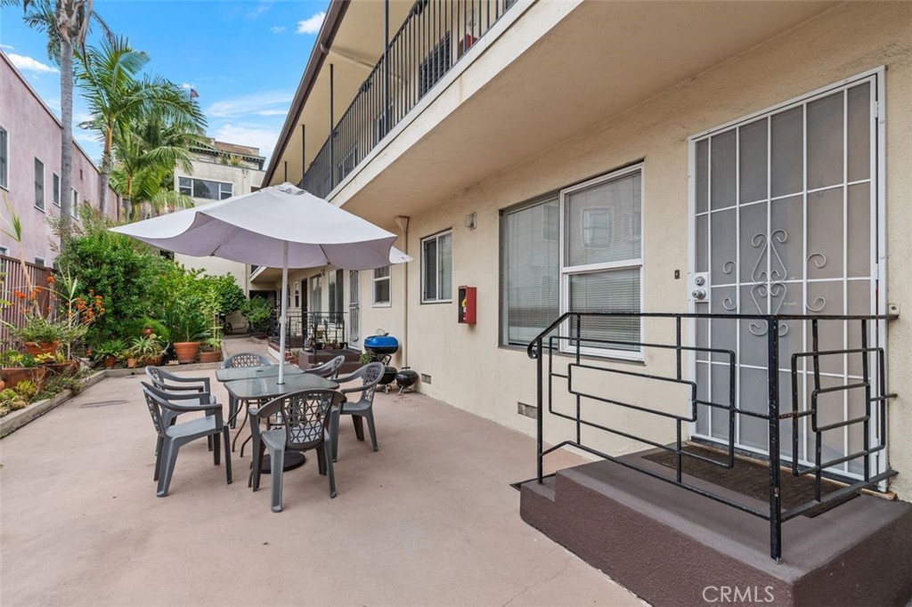 1015 E Ocean Boulevard 6
