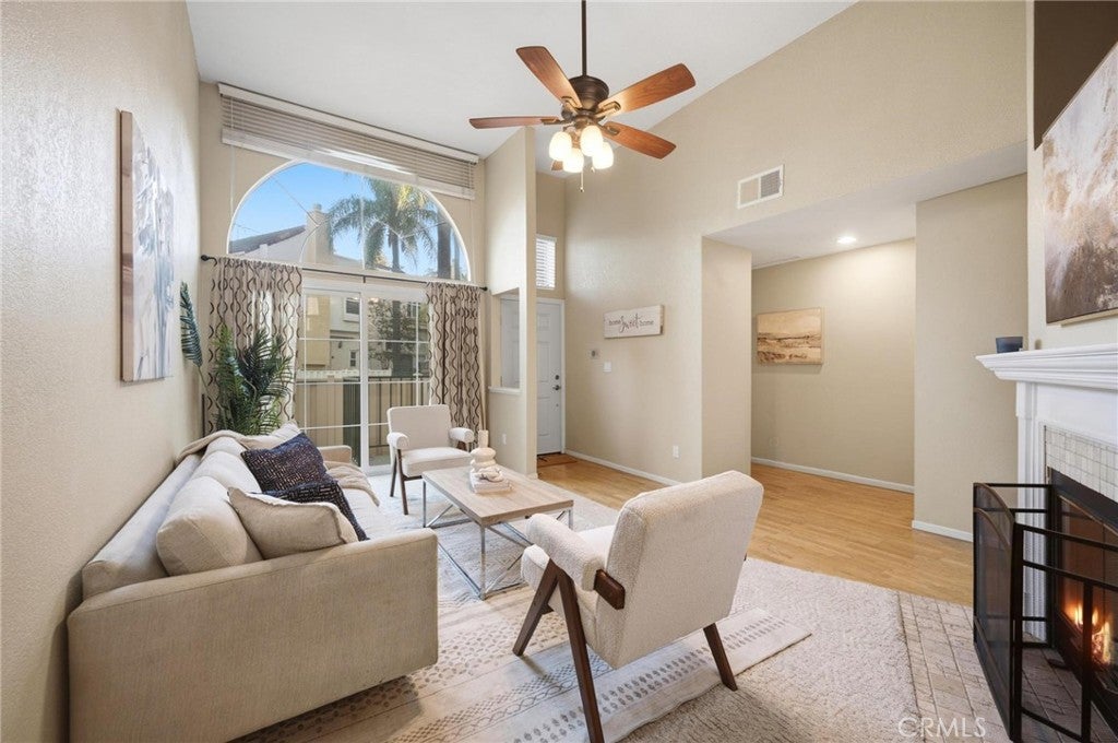 Photo of 5455 Sylmar Ave #1402, Sherman Oaks, CA 91401 (MLS # OC26216443)