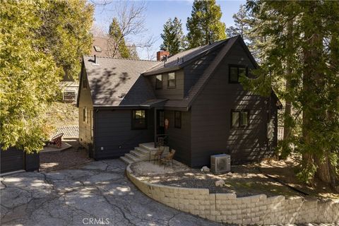 Photo of 28989 Palisades Dr, Lake Arrowhead, CA 92352 (MLS # IG26058741)