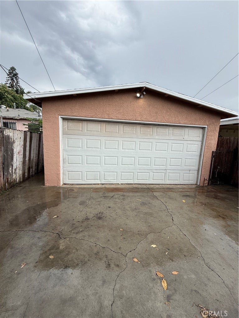 2410 E 115th