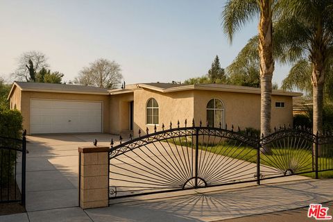 Photo of 917 Van Wig Avenue, La Puente, CA 91746 (MLS # 25626379)