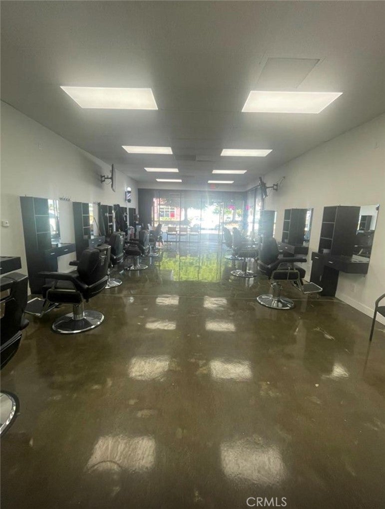 810 W Rosecrans Avenue 15